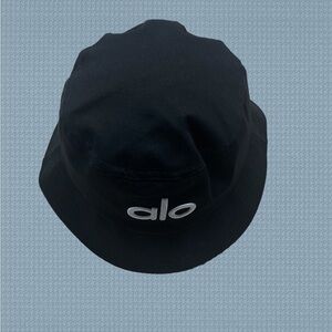ALO Yoga Weekender Bucket Hat